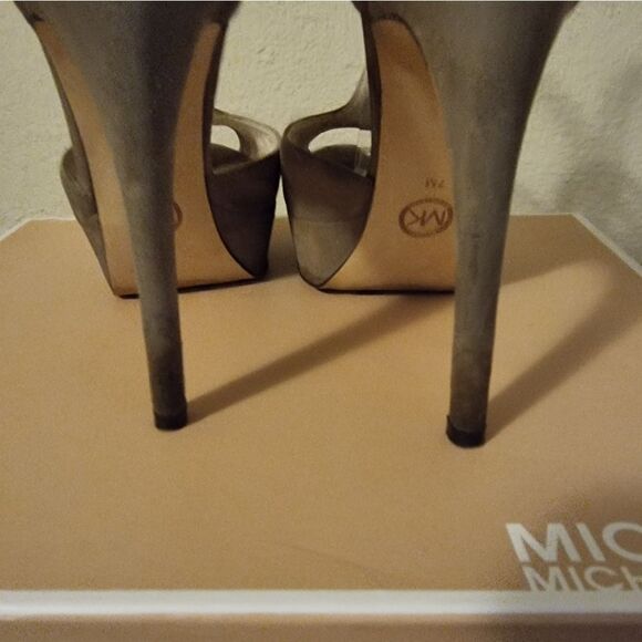 Michael Kors BRAYSON T STRAP Mushroom Suede Peep-Toe Heels Tan - Picture 8 of 12